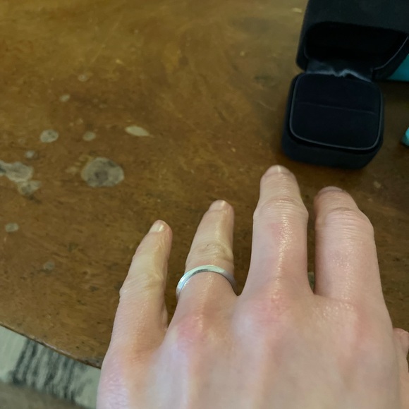 Tiffany and Co platinum knife edge wedding band - Picture 4 of 8